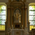 Evangelische Kirche Eystrup,   Altar mit Oster - und Pfingstfenster     2016